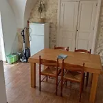 Maison En Pierre Village Calme - Cour Fermée, Parking Et Wifi Gratuit, Idéale Famille Сasa de vacaciones La Sauvetat (Puy-de-Dome)