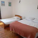 Maison En Pierre Village Calme - Cour Fermée, Parking Et Wifi Gratuit, Idéale Famille *