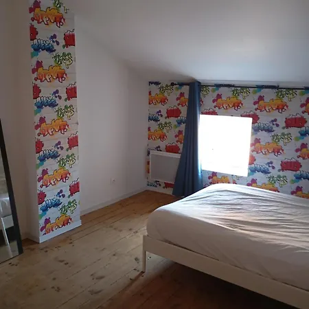 Maison En Pierre Village Calme - Cour Fermee, Parking Et Wifi Gratuit, Ideale Famille