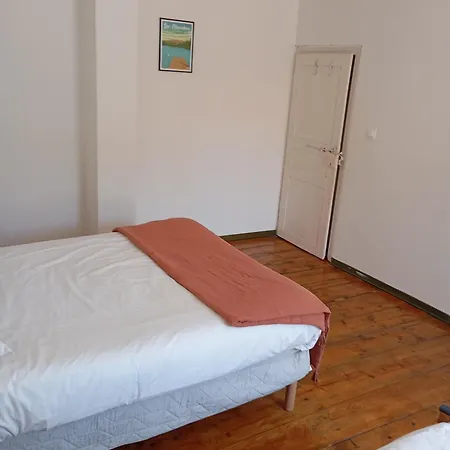 Holiday home Maison En Pierre Village Calme - Cour Fermee, Parking Et Wifi Gratuit, Ideale Famille