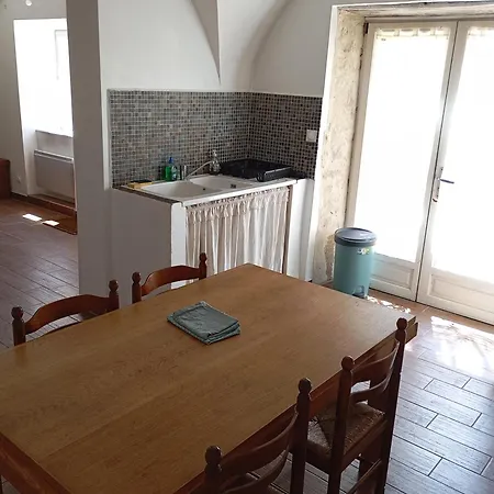 Maison En Pierre Village Calme - Cour Fermee, Parking Et Wifi Gratuit, Ideale Famille Feriehus La Sauvetat (Puy-de-Dome)