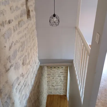 度假居 Maison En Pierre Village Calme - Cour Fermee, Parking Et Wifi Gratuit, Ideale Famille La Sauvetat (Puy-de-Dome)