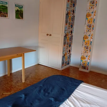 Maison En Pierre Village Calme - Cour Fermee, Parking Et Wifi Gratuit, Ideale Famille Feriehus *