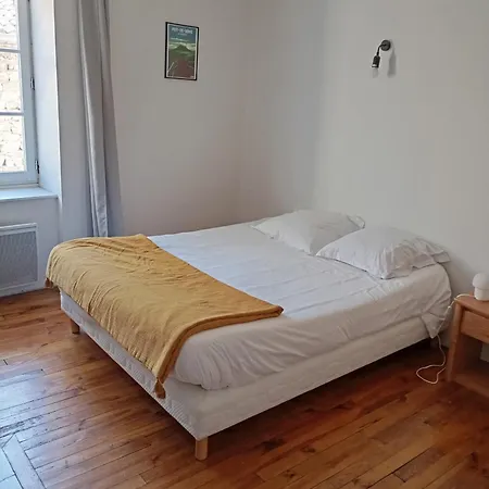 Maison En Pierre Village Calme - Cour Fermee, Stationnement Et Wifi Gratuit, Ideale Famille * La Sauvetat (Puy-de-Dome)