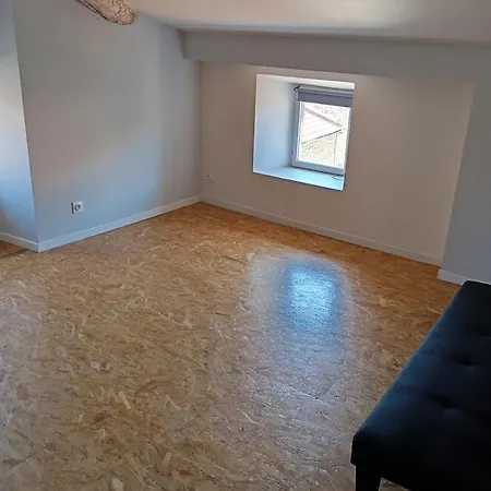 Maison En Pierre Village Calme - Cour Fermee, Parking Et Wifi Gratuit, Ideale Famille Feriehus *