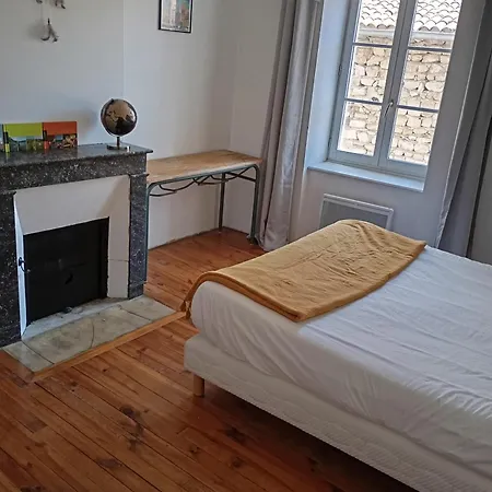 Feriehus Maison En Pierre Village Calme - Cour Fermee, Parking Et Wifi Gratuit, Ideale Famille La Sauvetat (Puy-de-Dome)