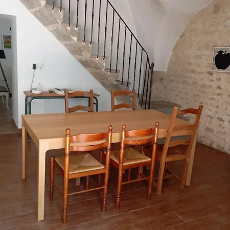 Maison En Pierre Village Calme - Cour Fermee, Parking Et Wifi Gratuit, Ideale Famille * La Sauvetat (Puy-de-Dome)