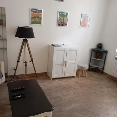 Maison En Pierre Village Calme - Cour Fermee, Stationnement Et Wifi Gratuit, Ideale Famille