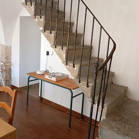 Maison En Pierre Village Calme - Cour Fermee, Parking Et Wifi Gratuit, Ideale Famille 度假居