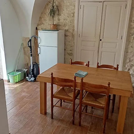 Maison En Pierre Village Calme - Cour Fermee, Parking Et Wifi Gratuit, Ideale Famille 度假居 La Sauvetat (Puy-de-Dome)