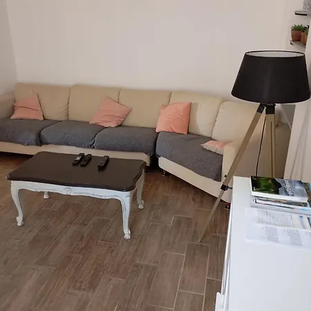 Maison En Pierre Village Calme - Cour Fermée, Parking Et Wifi Gratuit, Idéale Famille