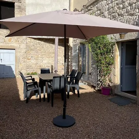 Maison En Pierre Village Calme - Cour Fermee, Parking Et Wifi Gratuit, Ideale Famille * La Sauvetat (Puy-de-Dome)