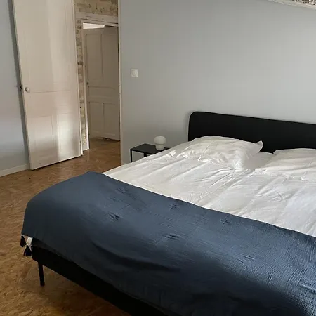 Maison En Pierre Village Calme - Cour Fermee, Stationnement Et Wifi Gratuit, Ideale Famille Holiday home