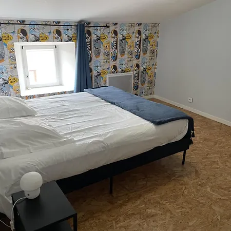 Maison En Pierre Village Calme - Cour Fermee, Parking Et Wifi Gratuit, Ideale Famille 度假居 *