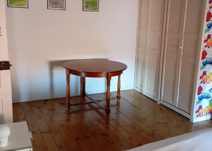 Maison En Pierre Village Calme - Cour Fermee, Parking Et Wifi Gratuit, Ideale Famille *