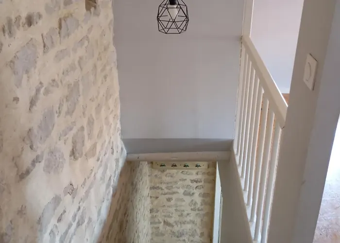 Holiday home Maison En Pierre Village Calme - Cour Fermee, Parking Et Wifi Gratuit, Ideale Famille La Sauvetat (Puy-de-Dome)