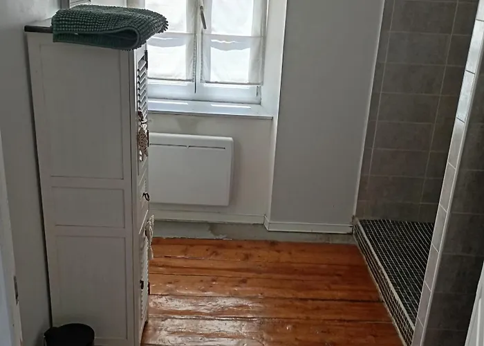 Maison En Pierre Village Calme - Cour Fermee, Parking Et Wifi Gratuit, Ideale Famille *