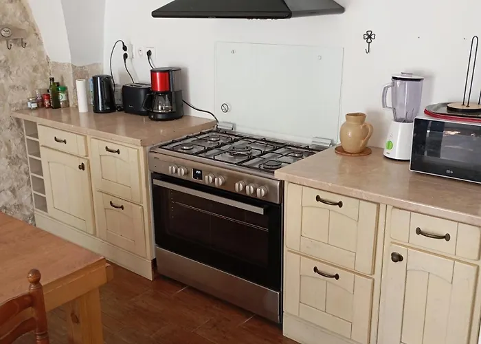 Maison En Pierre Village Calme - Cour Fermee, Parking Et Wifi Gratuit, Ideale Famille La Sauvetat (Puy-de-Dome)