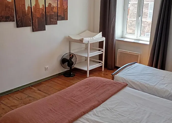 Maison En Pierre Village Calme - Cour Fermee, Parking Et Wifi Gratuit, Ideale Famille