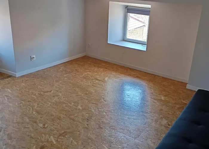 Maison En Pierre Village Calme - Cour Fermee, Parking Et Wifi Gratuit, Ideale Famille Holiday home *