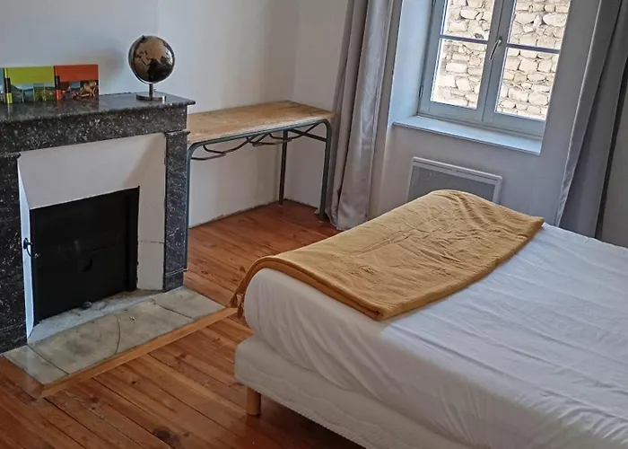 Holiday home Maison En Pierre Village Calme - Cour Fermee, Parking Et Wifi Gratuit, Ideale Famille La Sauvetat (Puy-de-Dome)