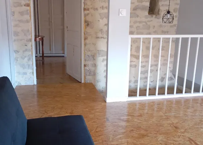 Maison En Pierre Village Calme - Cour Fermee, Parking Et Wifi Gratuit, Ideale Famille La Sauvetat (Puy-de-Dome)