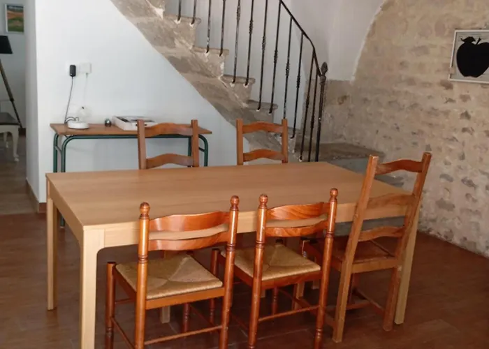 Maison En Pierre Village Calme - Cour Fermee, Parking Et Wifi Gratuit, Ideale Famille * La Sauvetat (Puy-de-Dome)