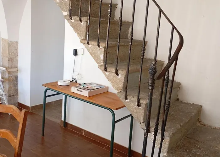 Maison En Pierre Village Calme - Cour Fermee, Parking Et Wifi Gratuit, Ideale Famille Holiday home