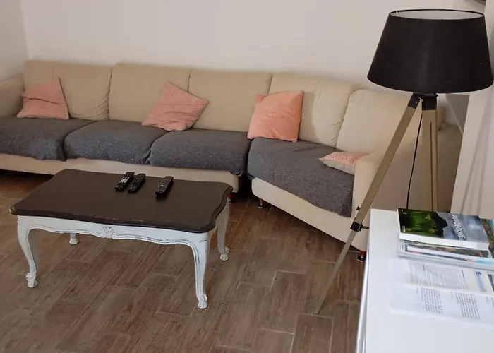 Maison En Pierre Village Calme - Cour Fermee, Parking Et Wifi Gratuit, Ideale Famille