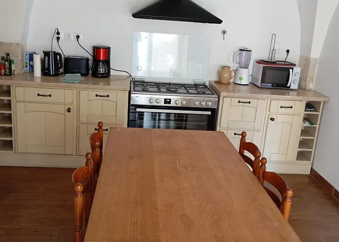 Maison En Pierre Village Calme - Cour Fermee, Parking Et Wifi Gratuit, Ideale Famille Holiday home